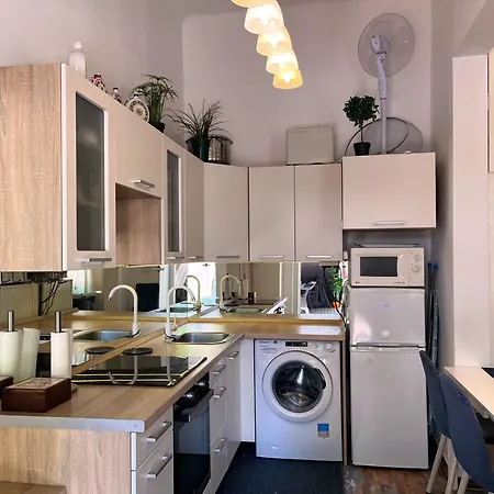 Brand New Garden Flat / Free Parking Апартаменты Будапешт