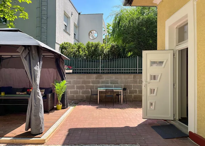 Brand New Garden Flat / Free Parking Apartment *
