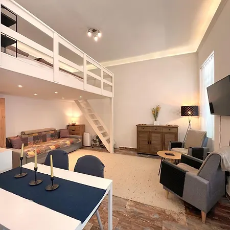 아파트 Brand New Garden Flat / Free Parking *
