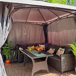 Brand New Garden Flat / Free Parking *