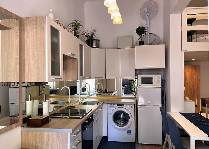 Brand New Garden Flat / Free Parking Apartman Budapest