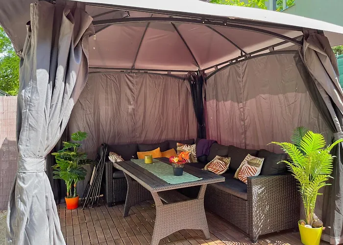 Brand New Garden Flat / Free Parking *